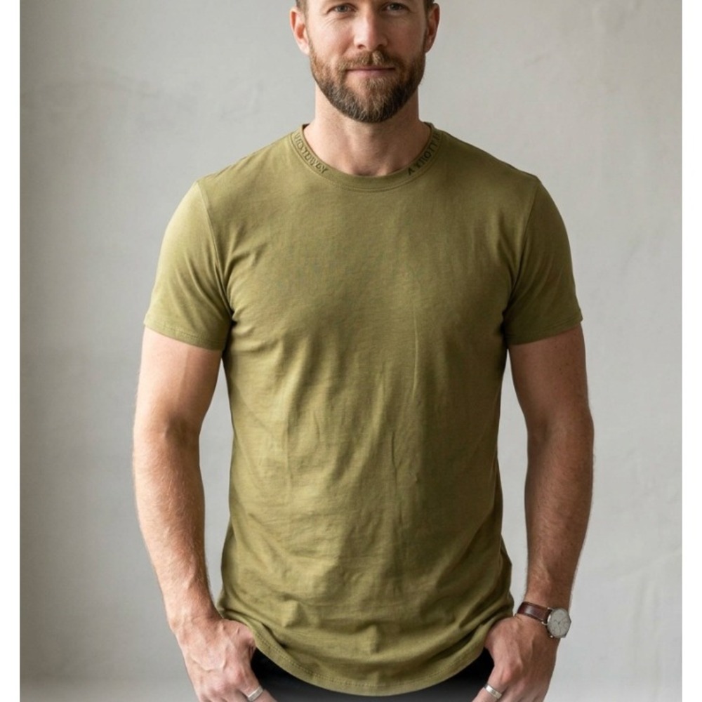 Kit and Ace Mens Crew Tech Tee Short Sleeve T-Shirt‎ Olive Green L